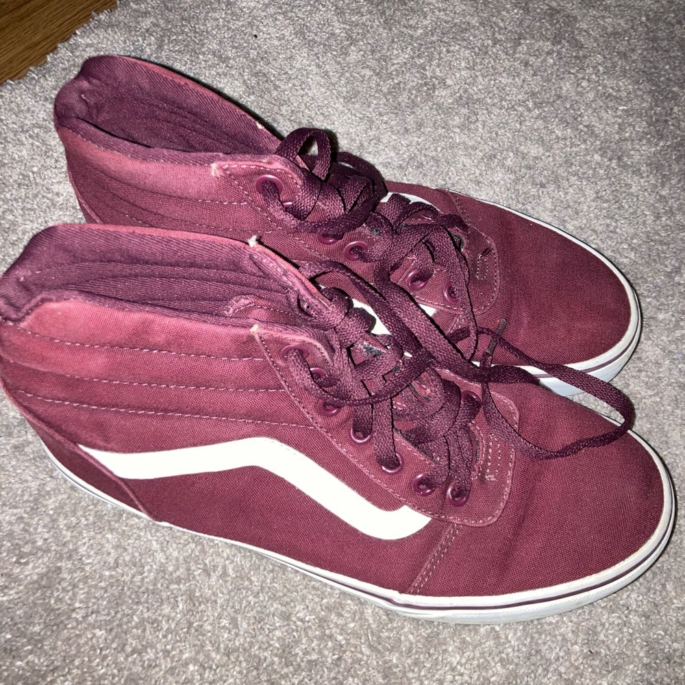 Ladies maroon Vans size 9